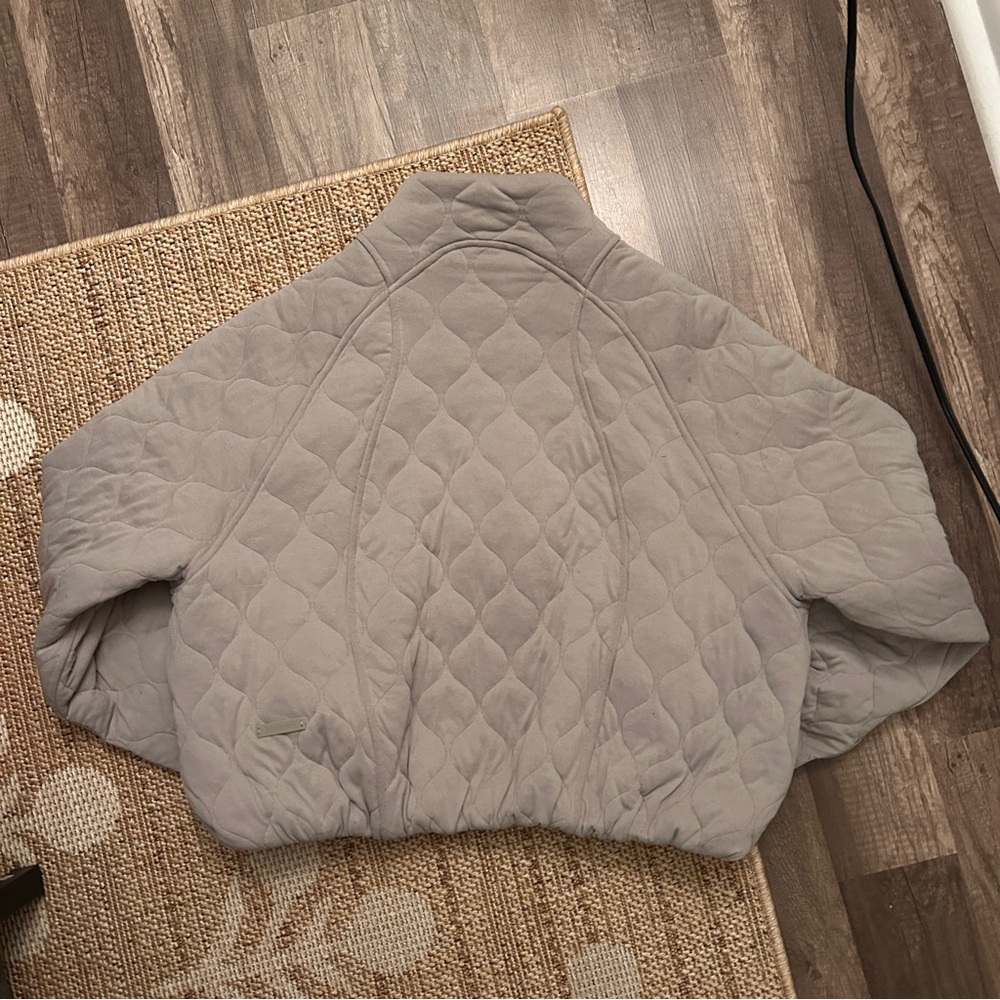 lululemon athletica Gray Quilted Puffer Jacket - Picture 5 of 6